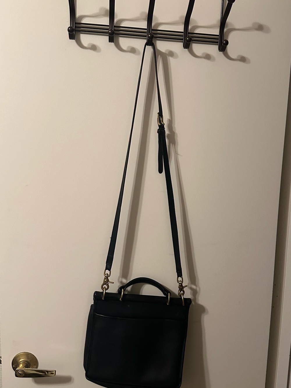 Vintage Coach Willis Midmight Blue Leather with brass accents shoulder bag! - Picture 4 of 10